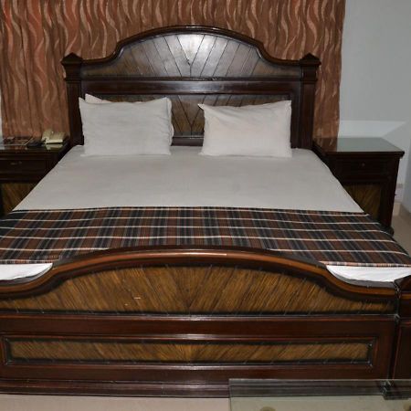 Step Inn Hotel Sukkur Exterior foto